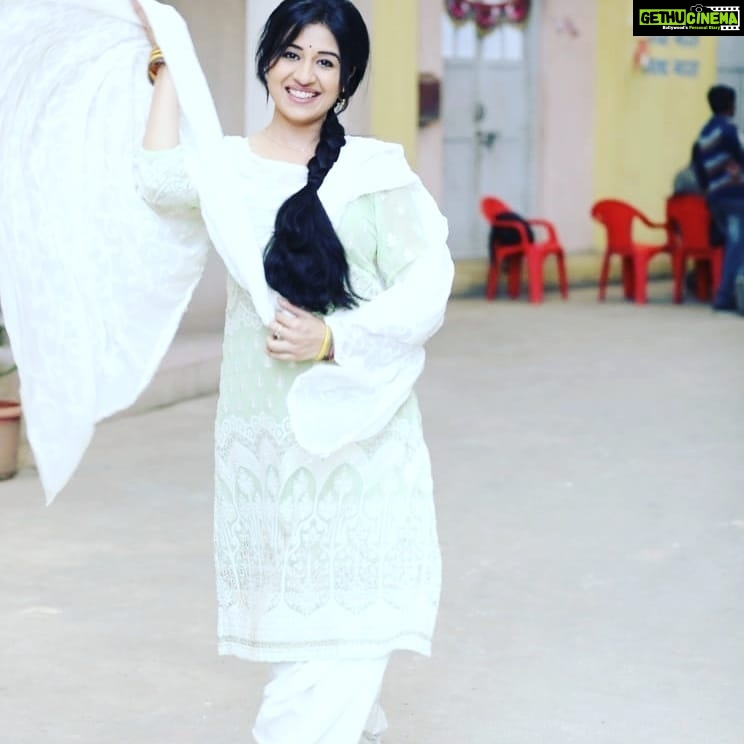Paridhi Sharma Instagram - A smile is a curve that sets everything straight😊 #patialababes #laughter #enjoy #enjoylife #moves