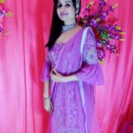Paridhi Sharma Instagram - Just carry a smile, everything will become beautiful😊 #weddingseason #pink #garara #indiantradition #ethniclook #funtime #myfamilymystrengh #mybaby #paridhisharma #ridharv @tanmaisaksena