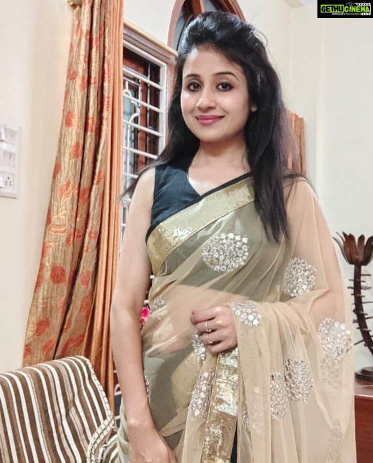 Paridhi Sharma Instagram - Simplicity, carried to an an extreme, becomes elegance. ... #sareelovers #elegance #simple #clicks #mychoice #mystyle #ridharv #paridhisharma