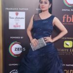 Paridhi Sharma Instagram - New getup and style in Gold awards🤗 @zee5 Thanks to my stylist Victor😀 Styled by @stylingbyvictor #sohailmughal Outfit Designer - @navdurgacreation Co ordination done by - @eventepisode Earings @izaarajewellery Ring @kohar_jewellery Make Up #kirandada Hair style #sulbha #goldawards2019 #newlook💇 #experiment #blue #elegance #awardnight #filmcity