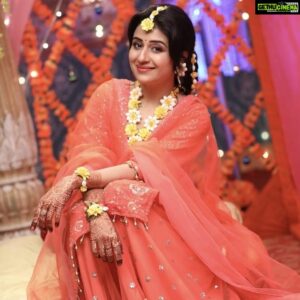 Paridhi Sharma Instagram - 😊Love is your quality. Love is not what you do. Love is what you are..
#lovelife #flowers #jewelry #patialababes
@sonytvofficial