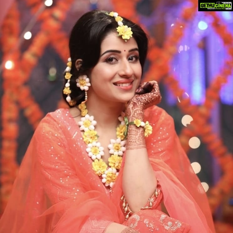 Paridhi Sharma - 74.5K Likes - 😊Love is your quality. Love is not what you do. Love is what you are..
#lovelife #flowers #jewelry #patialababes
@sonytvofficial