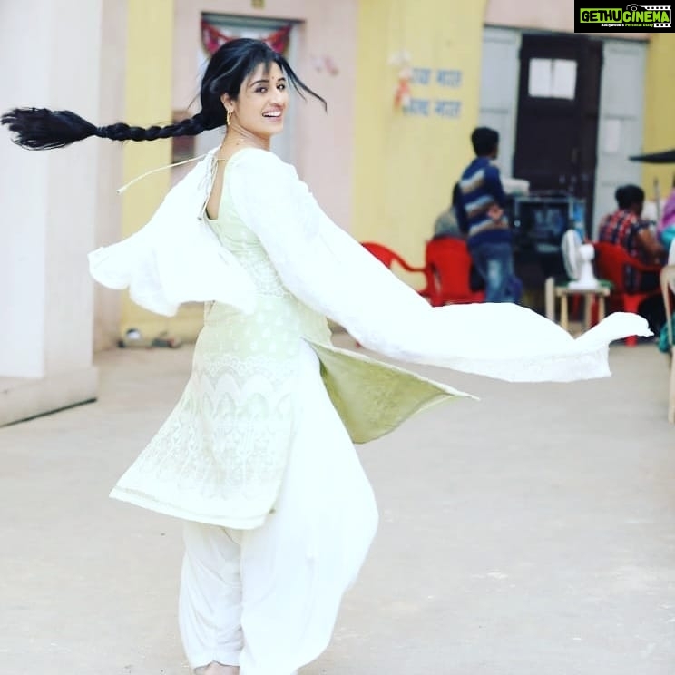 Paridhi Sharma Instagram - A smile is a curve that sets everything straight😊 #patialababes #laughter #enjoy #enjoylife #moves