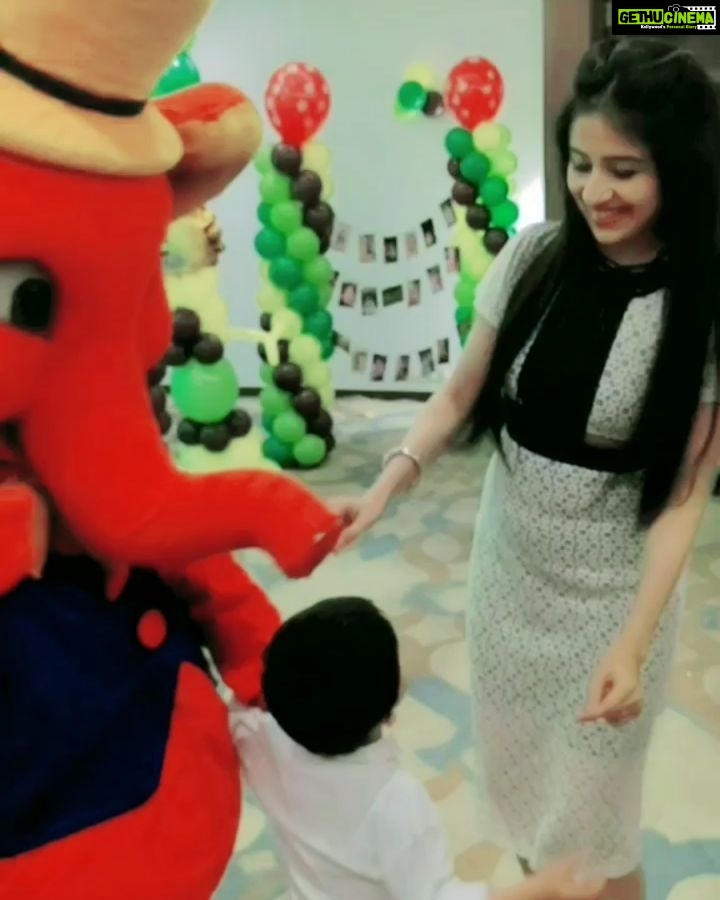 Paridhi Sharma Instagram - “It is a smile of a baby that makes life worth living.” #dancingwithbaby #funandmasti #littlejoy #patialababes
