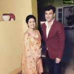 Paridhi Sharma Instagram - Something new is happening.. Vikas Khanna is an American Chef, restaurateur, cookbook writer, filmmaker and humanitarian. He is one of the judges of Star Plus series MasterChef India... He is coming in the upcoming episode to kickstart my new journey as chef... #chefVikaskhanna #patialababes @vikaskhannagroup @sonytvofficial @ashnoorkaur