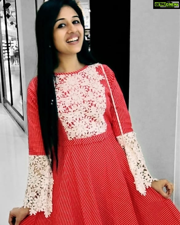 Paridhi Sharma Instagram - " Success is like a Train. It has Several Coaches like Discipline, Hard work, Concentration, Skills & Luck. But leading them is the Engine called Self Confidence. So let's keep our Confidence level intact. Good Morning ☕ 🍫 Have a thoughtful Tuesday🌹
