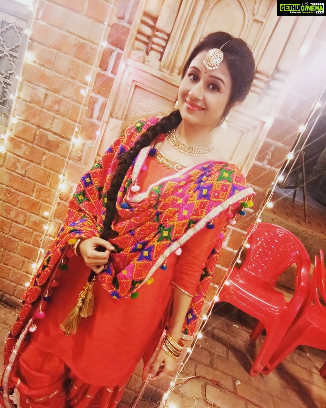 Paridhi Sharma Instagram - Let my soul smile through my heart, and my heart smile through my eyes😊 #patialababes @sonytvofficial