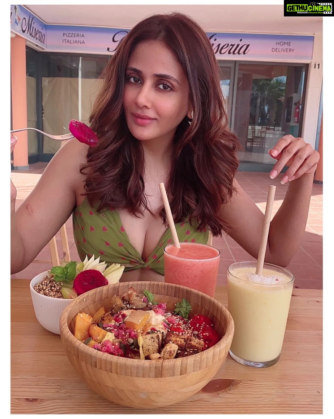 Parul Yadav Instagram - Those that sow the first seeds of a revolution.. those that take a stand against the wind.. those that dare to dream differently.. those are to who I doff my hat.. here is a fully vegan restaurant @buenavidavegan right on the beach at Adeje in the Canary Island of Tenerife.. what wonderful food and what a wonderful feeling! And P.S. they only serve cow's milk to calves!! As one should!!! #PYTravels #Tenerife #CanaryIsland #TuesdayTravels #TenerifeIsland #TenerifeFood #Buenavida #BuenavidaBeach #VeganMeals #VeganFoodLovers #VeganDiet #VeganBowl #VeganHealth #BuddhaBowl #NaturesCandy #EatYourFruits #EatYourFruitsAndVeggies #HealthyEatingHabits #HealthyFoody #TuesdayGrind #LifestyleGoals #SpainTravel #SpainFood #Sandal_official #SandalwoodAdda #KannadaActors #KannadaHeroine #NammaBangalore #NammaBengaluru #NammaKarnataka Adeje Tenerife