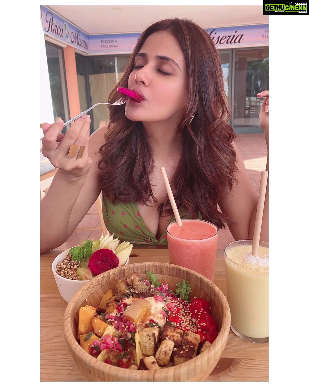 Parul Yadav Instagram - Those that sow the first seeds of a revolution.. those that take a stand against the wind.. those that dare to dream differently.. those are to who I doff my hat.. here is a fully vegan restaurant @buenavidavegan right on the beach at Adeje in the Canary Island of Tenerife.. what wonderful food and what a wonderful feeling! And P.S. they only serve cow's milk to calves!! As one should!!! #PYTravels #Tenerife #CanaryIsland #TuesdayTravels #TenerifeIsland #TenerifeFood #Buenavida #BuenavidaBeach #VeganMeals #VeganFoodLovers #VeganDiet #VeganBowl #VeganHealth #BuddhaBowl #NaturesCandy #EatYourFruits #EatYourFruitsAndVeggies #HealthyEatingHabits #HealthyFoody #TuesdayGrind #LifestyleGoals #SpainTravel #SpainFood #Sandal_official #SandalwoodAdda #KannadaActors #KannadaHeroine #NammaBangalore #NammaBengaluru #NammaKarnataka Adeje Tenerife