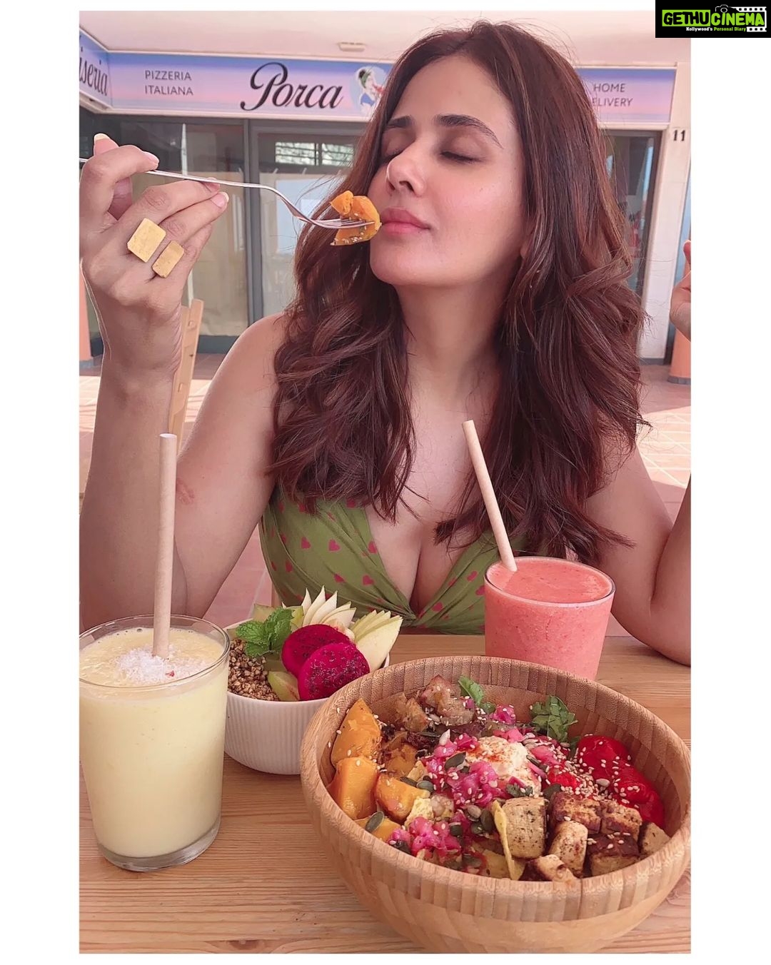 Parul Yadav Instagram - Those that sow the first seeds of a revolution.. those that take a stand against the wind.. those that dare to dream differently.. those are to who I doff my hat.. here is a fully vegan restaurant @buenavidavegan right on the beach at Adeje in the Canary Island of Tenerife.. what wonderful food and what a wonderful feeling! And P.S. they only serve cow's milk to calves!! As one should!!! #PYTravels #Tenerife #CanaryIsland #TuesdayTravels #TenerifeIsland #TenerifeFood #Buenavida #BuenavidaBeach #VeganMeals #VeganFoodLovers #VeganDiet #VeganBowl #VeganHealth #BuddhaBowl #NaturesCandy #EatYourFruits #EatYourFruitsAndVeggies #HealthyEatingHabits #HealthyFoody #TuesdayGrind #LifestyleGoals #SpainTravel #SpainFood #Sandal_official #SandalwoodAdda #KannadaActors #KannadaHeroine #NammaBangalore #NammaBengaluru #NammaKarnataka Adeje Tenerife