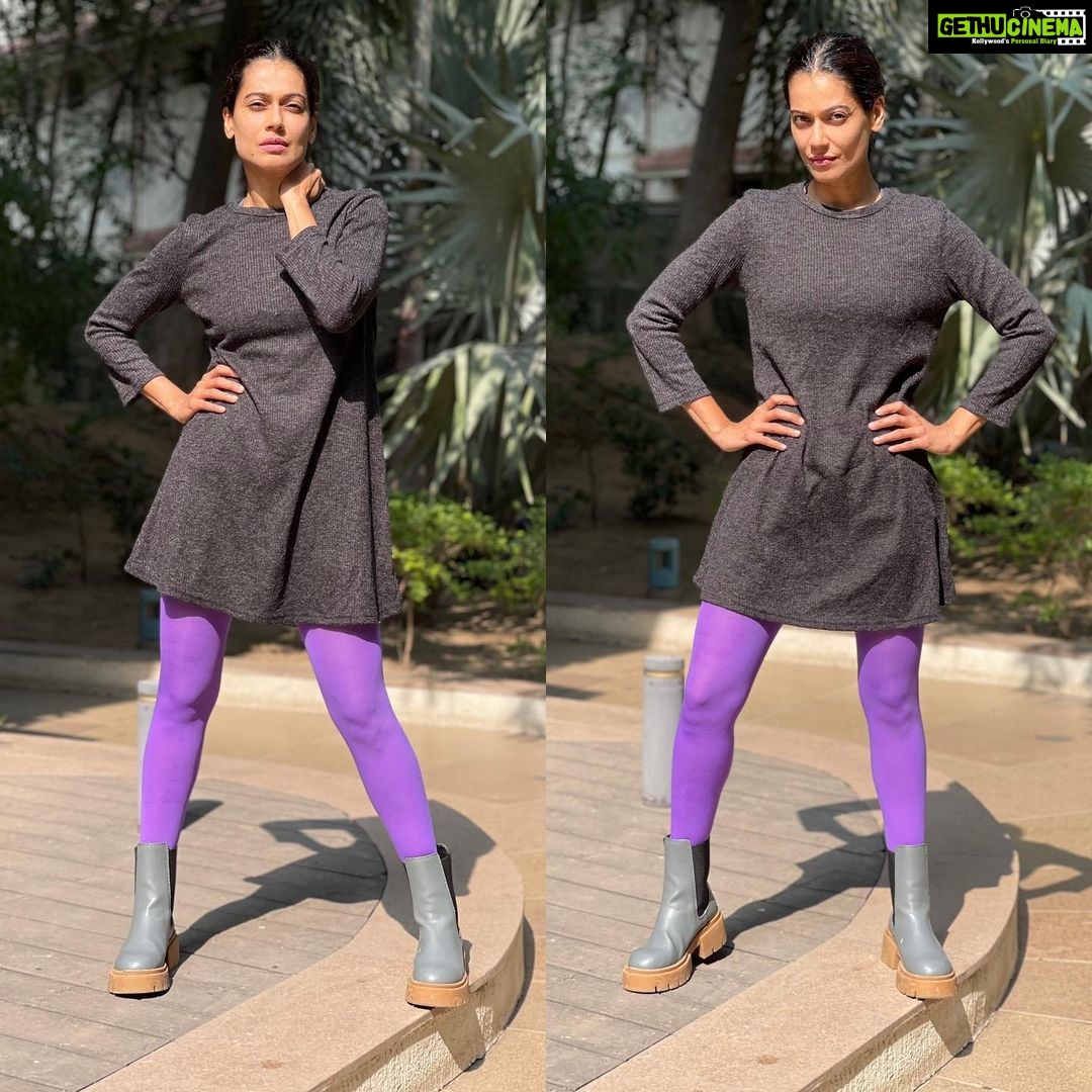Payal Rohatgi Instagram - सुनने में आया है के UK के अंदर बहुत महँगा divorce हुआ है एक ruler को अपनी बीवी को तलाक़ देते वक़्त बहुत भारी रक़म देनी पढ़ी क्योंकि उसने अपनी बीवी के ऊपर Pegasus software लगाया हुआ था जिसकी वजह से वो उसकी बीवी के phone calls को tap कर सकता था । Pegasus के ऊपर Bharat के अंदर भी बोहोत चर्चा हो रही है। Supreme Court में parties की सुनवाई में Supreme court ने कहा है कि जिन लोगों को लगता है कि उनके phone के ऊपर Pegasus spyware है वो अपना phone Supreme court को दे सकते हैं जाँच के लिए और जाँच के बाद पता चलेगा कि उनके phone में Pegasus spyware है या नहीं 😂 इतना ही कहना है ज़ो भारतीय नागरिक हैं, भारत के लिए सोचते हैं, किसी का बुरा नहीं चाहता है और ज़ो उनके साथ बुरा करता है उनके ऊपर भी हमला नहीं करते हे, bhagwan पर छोड़ देते हैं उन लोगों को Pegasus से डरने की आवश्यकता नहीं है। सरकार अपने नागरिकों के ऊपर ऐसे जाँच, ऐसे control कर सकती है या नहीं ये तो क़ानूनी मुद्दा है परंतु अगर कोई इन्सान illegal काम नहीं करता तो उसे किससे डर ? #payalrohatgi
