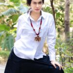 Payal Rohatgi Instagram - हम देख रहे हैं कि कैसे Barkha Dutt जैसी leftist पत्रकार covid मरीज़ों के देहांत के बाद सिर्फ़ शमशानघाट पर जाकर उस coverage को अपने YouTube channel पर दिखा रही है। मैं जानना चाहती हूँ की covid के मरीज़ Bharat के अंदर बाक़ी धर्मों के भी होंगे तो क्यों क़ब्रिस्तान और चर्च में जाकर वो ये coverage नहीं कर रही ??वो सिर्फ़ शमशानघाट में ही क्यों जा रही है ? क्या उसका कहना है कि सिर्फ़ हिंदू ही मर रहे हैं ? या उसका कहना है कि बाक़ी सारे धर्मों के लोग जो इस बीमारी के कारण गुज़र गए उन सबका सिर्फ़ अंतिम संस्कार ही हो रहा है ? या वो हिंदुओं को मोदी जी के ख़िलाफ़ कर रही है ?? #PayalRohatgi