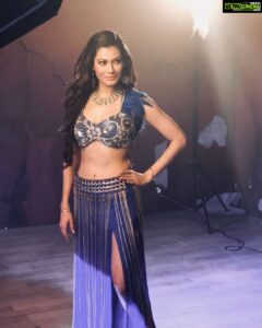 Payal Rohatgi Instagram - Arvind Kejriwal जो delhi के chief minister है मुझे लगता है कि उन्हें अपने पद से इस्तीफ़ा दे देना चाहिए और वो bollywood के अंदर comedy role कर सकते हैं क्योंकि जिस प्रकार से उन्होंने oxygen के ऊपर नौटंकी करी है वो बताता है कि वो कितने ज़्यादा शातिर इंसान हैं। उन्होंने सबसे पहले ये साल के शुरुआत में 150 करोड़ ख़ुद की publicity के ऊपर ख़र्चा ऐसा एक news outlet कह रही है जो RTI के आधार पर ये इंफॉर्मेशन share कर रही है। बाद में उन्होंने प्रधानमंत्री जी के साथ मुलाक़ात जो उनकी हुई उसे public करने का प्रयास किया जो protocol तोड़ ना था। तीसरी बात जो उन्होंने करी वो ये कि उनको केंद्रीय सरकार द्वारा पैसे जो दिए गए थे 8 oxygen plant को स्थापित करने के लिए वो पैसों से सिर्फ़ एक oxygen plant को ऑपरेशनल कराया। पिछले साल लोगों को बोला की वो सबके ghar में oxygen ख़ुद supply करेंगे election campaigning के दौरान। ये सारी बातें ये स्पष्ट करती है कि Arvind Kejriwal बहुत घटिया राजनीति खेल गए oxygen के नाम पर । #PayalRohatgi