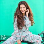 Payal Rohatgi Instagram – पिछले बार जब Covid महामारी शुरू हुई थी तब US को hydroxychloroquine HCQ भारत में भेजा था और इसके लिए President ट्रम्प ने भारत के प्रधानमंत्री मोदी जी को धन्यवाद भी बोला था। आज की तारीख़ में तो Trump US के प्रेसिडेंट नहीं रहे परंतु Joe Biden की सरकार ने serum institute of India की माँग को इंकार कर दिया है जहाँ पर वो Covid वैक्सीन के लिए raw materials की माँग कर रहे हैं US से । 

Trump को ग़लत कहने वाले आज की तारीख़ में Joe Biden को क्या बोलेंगे इंसानियत के नाम पर ??? #PayalRohatgi