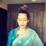 Payal Rohatgi Instagram – राम नवमी की हार्दिक शुभकामनाएँ 🙏

आशा करती हूँ कि सभी सनातनी अपने जीवन में ऐसे पुरुष बने जो मर्यादा पुरुषोत्तम राम से प्रेरित हो क्योंकि भगवान राम सर्वोच्च उदहारण थे अच्छे पति, अच्छे बेटे और अच्छे राजा होने के ।आज के दिन कहा जाता है victory of good over evil और यही सोच को बरकरार रखते हुए ४ सीख हम सीखते हैं भगवान राम के जीवन से आपके सामने। 

पहली lesson है बड़ों की इज़्ज़त करना। भगवान राम बड़ों की आज्ञा को धर्म मानते हुए वनवास चले गये और ये हमें सीखना चाहिए कि कैसे बड़ों की बात का आदर करें। 

दूसरी lesson जो भगवान राम के जीवन से हमें प्रेरित करती है वो है उनका सच के साथ खड़े रहना। वो lakshman के साथ वन गए अपने गुरु विश्वमित्र जी के कहने पर दानव का नाश करने। 

तीसरी lesson जो हम सीख सकते हैं वो है विनम्रता। उन्होंने सीता के स्वयंवर में Dhanush को नहीं उठाया जब तक उनके guru जी विश्वमित्र जी ने  नहीं कहा जबकि उनको उनकी ताक़त का एहसास था ये बताता है कि उनके पास ताक़त ke साथ साथ विनम्रता भी थी । 

चौथा lesson है teamwork जहाँ पर उन्होंने सभी प्रानियो का सहयोग लिया का bridge बनाने के लिए जिस bridge से वो Srilanka गए सीता जी को वापस लाने के लिए। ये बताता है कि हर एक इंसान जब साथ मिलकर चलता है तो हर मुश्किल का सामना कर सकता है। #payalrohatgi #jaishriram