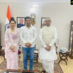 Payal Rohatgi Instagram - It was great meeting Governor of Gujarat #AcharyaDevvrat ji with @sangramsingh_wrestler 🙏 I always get excited to hear the history of this great country India, the way our ancestors decisions shaped our present. I hope u take interview of #AcharyaDevvrat ji next time to capture his great knowledge and share it with my followers for creating awareness. Best thing about meeting #AcharyaDevvrat ji was realising with what great passion he runs #Gurukuls in Kurukshetra. Next time hope to attend morning hawan in Raj Bhavan 🙏 We are not wearing our masks as we did our Rapid Antigen Test (RAT) just before meeting the Governor at Raj Bhavan and after we got results in 15 mins which were negative we clicked this picture 🙏 The proof can be found in CCTV footage and protocol at Raj Bhavan 🙏#CovidGuidelines - Payal Rohatgi #payalrohatgi #governorofgujarat #sangramsingh