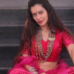 Payal Rohatgi Instagram - आज सुबह यानी के 17 अप्रैल को ४ बजे B block का पानी का supply बंद हुआ। मेरे pitaji ने society जे WhatsApp group में इंफॉर्मेशन डाली इसके बारे में तो वो सदस्य जी committee का member है जो मेरे नौकर पर चिल्लाया था जब वो बग़ीचे से फूल तोड़ रहा था वो इंसान ने कहा कि वो इस मामले को देख रहा है और आधे घंटे के बाद उसने कहा कि पानी का supply शुरू हो चुका है। तो मुझे सिर्फ़ इतना कहना है कि अभी तक हमें कोई वाजिब कारण नहीं मिला ये संकट का, ये negligence द्वारा भी हुई घटना हो सकती है और ये जानबूझकर भी करी गई घटना हो सकती है। अब मैं ये इसलिए कह रही हूँ क्योंकि Gujarati में जो प्रोपोज़ bye-लॉस का draft था उसमें एक clause था कि अगर maintainence का पैसा नहीं दिया गया तो housekeeping की facilities और common amenities का प्रयोग बंद हो जाएगा जो अब समझ में आ रहा है क्योंकि 15 अप्रैल को मेंटेनेंस का पैसा देना था जो हम अब चाहते हैं कि हमारे development फंड के पैसे से adjust किया जाए। देखते हैं कि सच क्या है क्योंकि समय बताएगा के किस वजह से पानी का supply बंद किया गया या बंध हुआ क्योंकि committee वालों ने क़बूल किया है कि उन्होंने बहुत सोच समझकर ये प्रोपोज़ ड्राफ़्ट of bye-laws बनाए थे 🙏 #PayalRohatgi