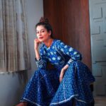 Payal Rohatgi Instagram - मैं कहना चाहती हूँ कि Bharat के अंदर seniority का मतलब ये नहीं है कि आप हर दम सही होंगे इसलिए एक senior अभिनेत्री है Simi Grewal उनको निशाना बनाकर मैं कुछ कहना चाहती हूँ क्योंकि उन्होंने मेरे साधुओं को निशाना बनाकर सुर्ख़ीयों में आने का प्रयास किया। Simi Garewal को कुम्भ मेला के साधुओं का वस्त्र पसंद नहीं है और उनके ऊपर टिप्पणी करके उनका मज़ाक उड़ा रही है तो मैं चाहती हूँ कि Simi Grewal जो अपनी feminist बनने की ख़्वाहिश शायद पूरी नहीं कर पाई वो muslim औरतों के बुर्क़े वाले वस्त्र के ऊपर भी अपनी टिप्पणी दे क्योंकि वो भी एक ऐसा वस्त्र है जो बाम विस्फोट में काफ़ी योगदान देता है पूरे विश्व के अंदर। हमें पता है कि Bharat के साधु social distancing का पालन नहीं कर पा रहे है कुंभ मेला में परंतु उसी तरह मैं mecca masjid में भी social distancing का पलान नहीं हो रहा है। परंतु साधुओं ke वस्त्रों को निशाना बनाकर सुर्ख़ीयों में आना ये ग़लत है चाहे वो senior Simi Grewal ही क्यों न हो 🙏 बात करते हैं junior आर्टिस्ट क्योंकि ये Simi Grewal से तो उम्र में junior है इन्होंने साधुओं के ऊपर निशाना बनाकर शायद काम पाने का प्रयास किया है और इनका नाम हैं #KaranWahi जो TV कलाकार है मगर फ़िल्में चाहते हैं तो शायद इसलिए उन्हें लगा कि ये आसान तरीक़ा है साधुओं को निशाना बनाकर काम पाने का। इन्हें इतना कहना है कि बाक़ी बहुत तरीक़े हैं काम पाने के लिए bollywood के अंदर अगर हमारे धर्म को निशाना बनाओगे तो हम तुम्हें ज़रूर expose करेंगे 🙏 #PayalRohatgi