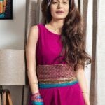 Payal Rohatgi Instagram - अब बात करनी है के chairman को एक उनके चमचे ने कहा कि development fund का नाम बदल दीजिए उसे renovation fund या repair fund कह दीजिए और सारी मुसीबतें ख़त्म हो जाएगी।मगर मुझे समझना है कि क्या हमारे society के chairman ने registered bye-laws पढ़े नहीं थे जब जमा किए गए district registrar के office के अंदर ?? किसी ओर ने जमा किए या किसी ओर तरीक़े से ये bye-laws register कराए गए ?? क्या तरीक़ा था इन्हें register करवाने का अगर chairman को यही नहीं पता कि registered bye-laws में क्या लिखा है ??? क्योंकि कभी treasurer कहता है की जो general bye-laws का draft भेजा गया वो proposed draft भी chairman के निर्देशन में भेजा गया और वो draft English में था तो chairman को gujarati और angrezi दोनों भाषा आती है। इस प्रकार की गलती कैसे हो गई ??? इसका मतलब यही है कि chairman ने draft ही नहीं पढ़ा जो register करवाया गया district registrar के office के अंदर ? बहुत गड़बड़ है 🤣 एक committee member का पति जो Dr. है मुझे भाषण दे रहा था कि कैसे Gujarati Gujarat की मातृभाषा है तो अगर मुझे ये भाषा समझ नहीं आती है तो मुझे उसका ट्रांसलेशन dictionary से करके समझना चाहिए। उनको मैं इतना ही कहना चाहती हूँ की MyGate application जो आपने लगायी है security के लिए society के अंदर वो application English में चलती है तो आप #MyGate वालों को भी बोलो की application gujarati में बनाएँ क्योंकि bill तो आप English में देते हो मगर English में registered bye-laws की माँग पर हमें dictionary का भाषण देते हो 🤣 #PayalRohatgi