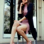 Payal Rohatgi Instagram - एक इंसान ने मुझे बोला की राजनीति बड़ी गंदी चीज़ है तो मैंने उसे बोला कि कीचड़ में ही कमल खिलता है 🤣 ये सच्चाई है प्राकृतिक सच्चाई और जीवन की भी सच्चाई है।जितनी ज़्यादा गंदगी होगी दुनिया में तभी उस गंदगी को साफ़ करने वाला कोई अच्छा इंसान आएगा। ये कह कर मैं सिर्फ़ इतना कहना चाहती हूँ ये है मेरी positive सोच क्योंकि बहुत सारे लोग मुझे negative कहते हैं। लोगों को बताना चाहती हूँ यह है मेरी सोच जब मेरे सामने ऐसे विचार रखे जाते हैं। और दूसरी ओर कहना है कि Feminist Swara Bhaskar को अगर कोई कहता है के कमल उसी के दिमाग़ में खिलता है जो गोबर से भरा होता है तो Swara कहती है की नहीं गोबर के साथ साथ गौं मूत्र से भरा होता है। ये दिखाता है उसकी नफ़रत sanatana dharm से और हमारी प्रथाओ से और ये अपने आपको hindu बोलती हैं ??? ये अपने आपको अच्छी इंसान में बोलती है ??? ये भूल गई कि बालीवुड के superstar Akshay Kumar गौ मूत्र पीते हैं ऐसा उन्होंने ख़ुद क़बूल किया है तो शायद उनके दिमाग़ से भी वो दुखी होगी 🤣 मगर अगर Akshay ने फ़िल्म में role दिया तो 😜😜😜 #payalrohatgi