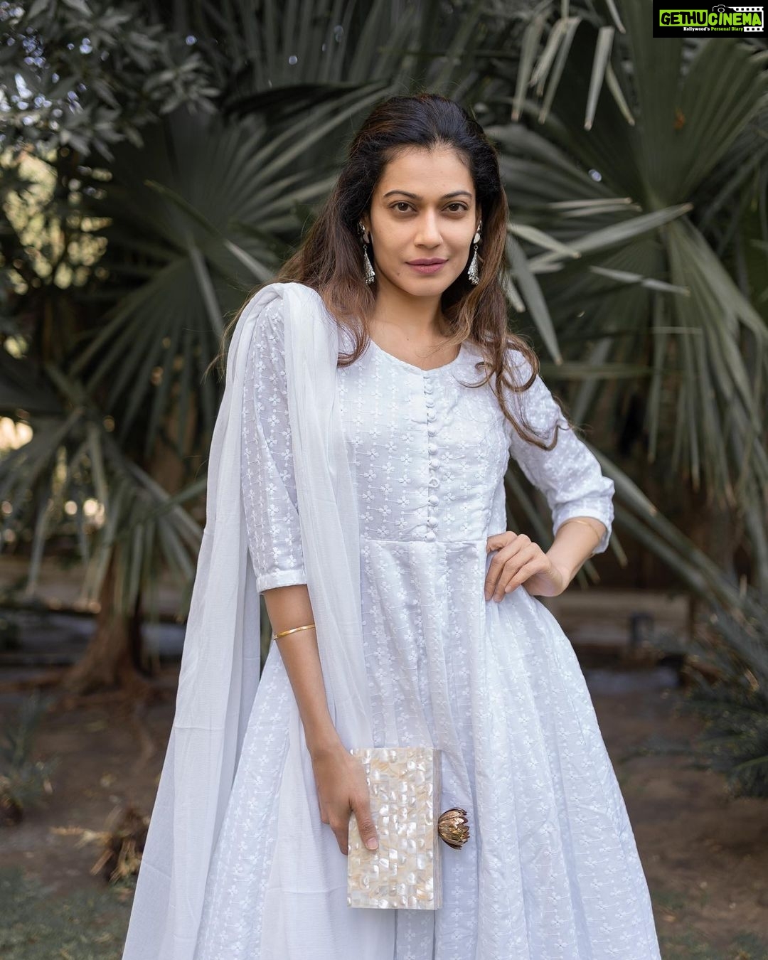 Payal Rohatgi Instagram - मैं बात करना चाहती हूँ कैसे अब हमारी society के अंदर अगर हम बात करे की majority लोग चाहते हैं कि कोई क़ानून pass हो मगर अगर वो क़ानून जो majority लोग चाहते हैं वो pass होगा और वो किसी minority सदस्यों के rights को infringe करेगा तो वो क़ानून सही नहीं है। ये एक तरीक़े का karma calling है मेरे लिए क्योंकि अभी तक आप सबने सुना होगा कि Modi सरकार ने जितने भी क़ानून pass किए parliament के अंदर वो majority से किये और वो majority शब्द का मैंने भी बहुत बार उपयोग किया है। मैंने कभी नहीं बोला कि majority द्वारा क़ानून जो पास किया गाया है वो कोई भी minority के हक़ उनसे छीन ले परंतु उन कानूनों को ग़लत तरीक़े से project करने का प्रयास किया गया Modi विरोधी gang द्वारा 🤣 हमारी society committee ने draft bye laws का translation English में भेजा था मेरे RTI file करणे से पहले ।यह देखकर मुझे society वालों कि intention समझ का आ गई है। Majority शायद मुझे पसंद नहीं करती परंतु मैं मेरे हक़ के लिए लड़ूँगी। Development fund का ज़िक्र होने ke बाद कुछ photo's upload करी गयी society के WhatsApp group में जहाँ पर मुझे दो दिन के बाद ADD किया गया। मेरे पिता जी के Legal सवालों के ऊपर कोई जवाब नहीं दिया गया परंतु एक डाक्टर के media article के ऊपर majority ने अपनी ताक़त दिखाई जो दिखाता है कि लोग कितने publicity से impress होते है 🤣 और मुझ पर publicity का आरोप लगाते हैं 🤣 क़ानून क़ानून है और सभी भारतीय के लिए समान है parliament में या फिर society में 🙏 #payalrohatgi
