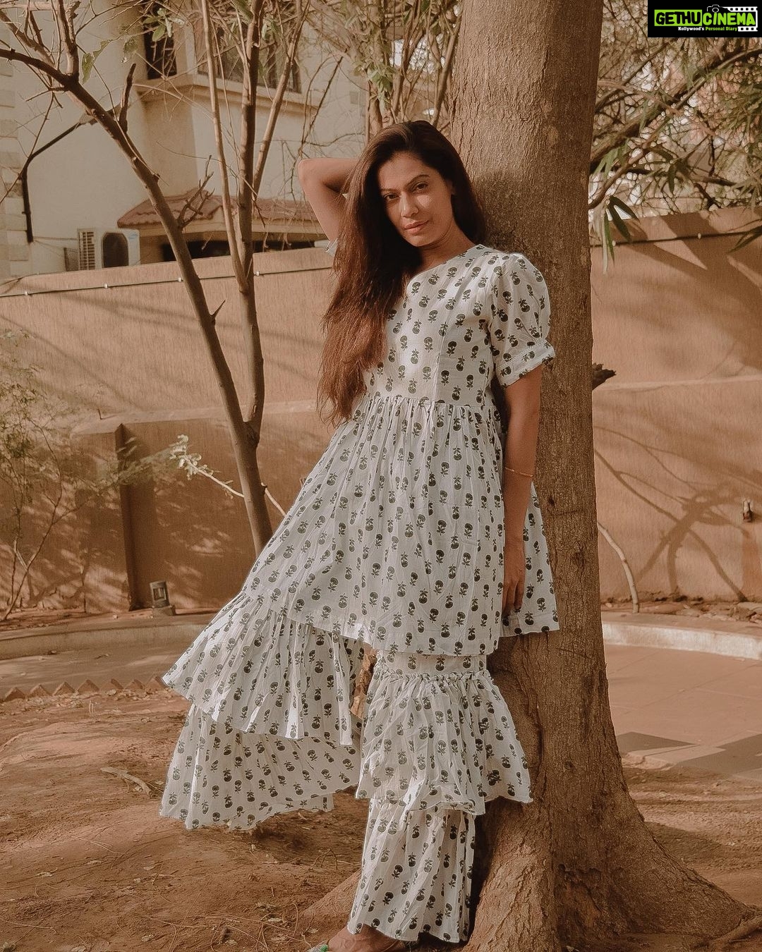 Payal Rohatgi Instagram - बहुत सारे दिनों से आप देख रहे हैं कि कैसे मैं अपने Instagram और YouTube team accounts पर कुछ videos डाल रही हूँ मेरी society के जहाँ पर कुछ interaction share हो रहा है।मैं सिर्फ़ इतना ही कहना चाहती हूँ कि मैं इसलिए यह सब कर रही हूँ क्योंकि मेरे father के घर पर मैं काफ़ी रहती हूँ और यहाँ पर २५ दिन पहले कुछ कागज़ भेजा गया जो कागज़ बहुत विचित्र तरीक़े के क़ानून पास करवाना चाहता था अगर कोई उसके ख़िलाफ़ आवाज़ नहीं उठाता। मेरे पिताजी ने society को एक लाख रुपये दिए थे जो उन्हें लगा security deposit है परंतु बाद में जाके हमें पता चला कि वो पैसा development fund के नाम से जमा किया गया है। अब जब building बनती है तो builder उस जगह का development करता है और हमने ढाई लाख रुपए जब flat ख़रीदा था तब दिया था common amenities का इस्तेमाल करने के लिए। तो आपको फिर से तोड़फोड़ करके क्या develop करना है क्योंकि इनकी माँग एक लाख रुपये तक सीमित नहीं है इनको आने वाले समय में तीन चार लाख ओर चाहिए जबकि इन्होंने अभी तक हमारे साथ जो registered bye-laws है उनकी copy share तक नहीं करी और वो मुझे ख़ुद district registrar of cooperative housing society के office में जाके RTI file करने के बाद मिली और वो भी 15 दिन के बाद मिली। जब RTI file करते हैं तो आपको जवाब तुरंत मिल जाना चाहिए अगर officer थोड़ा समझदार है मगर मेरे RTI officer ने मुझे १५ दिन के बाद जवाब दिया क्योंकि 30 दिन के बाद अगर जवाब देता तो उसके ऊपर penalty लग जाती है। ये क़ानून है जो मुझे बाद में पता चला क्योंकि मैंने समझने का प्रयास किया कि एक कागज़ देने में इतना समय क्यों लगता है उस RTI officer को को क्यूँकि वो society 2 महीने पहले बनी है ???? काग़ज़ कहाँ गए 😜 अब एक और बात मुझे आप लोगों के साथ share करनी है के 7/12 का कागज़ Flat Owner को common ammenities का मालिक बनाता है और यह कागज़ सिर्फ़ Gujarat में उपलब्ध है Maharashtra में नहीं।ये कागज़ पाने के लिए हर एक flat owner के एक building के सदस्य को 15 हज़ार रुपये दिए जो मुझे बोहोत ज़्यादा अजीब लगा क्योंकि सरकारी काम १०० रुपये में हो जाता है तो उसके लिए 15 हज़ार रुपये देने की आवश्यकता क्यों थी ?? परंतु Bharat से अभी तक भ्रष्टाचार शायद गया नहीं है 🙏 #payalrohatgi