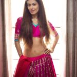 Payal Rohatgi Instagram - सबको पता है के Prince Harry जवानी में racist थे और आज की तारीख़ में रंग वाली महिला से शादी करी है उन्होंने।उन्हें प्यार हो गया है सच में या एक यह agenda है परंतु यह शादी Meghan Markle के साथ साबित करती है कि अभी वो racist नहीं है। ये भी दिखाता है कि उनका stand बदल गया। दूसरी ओर प्रियंका चोपड़ा जो अपनी जवानी में बॉलीवुड में काम पाने के लिए अपने घुटनों तक के ऊपर सफ़ेदी लगाती थी क्योंकि वो गोरा दिखना चाहती थी वो आज की तारीख़ में racism का victim card खेलती है Hollywood में काम पाने के लिए।Priyanka को बॉलीवुड में काम के लिए अपना साँवला होना छुपाना अच्छा लगता था क्योंकि उसे गोरा दिखना था। परंतु वो आज की तारीख़ में Hollywood में काम पाने के लिए कह रही है कि कैसे उसे उसके रंग के आधार पर मतभेद सहना पड़ता हैं। उसने अपना stand बदला 🙏 क्या उसका stand बदलना उसका निजी फ़ैसला था या एक agenda driven फ़ैसला था ये जानना ज़रूरी है ??? Payal ने अपना stand बदला Sushant Singh Rajput मामले में। पहले Payal को email के आधार पर लगा की सुशांत का क़त्ल हुआ फिर महीनों से जो सबूत आए public platforms पर उस कारण अपना stand बदल लिया। पायल को लगा कि सुशांत ने आत्म हत्या करी क्योंकि कोई भी Party का सबूत नहीं था social media पर जहाँ पर वो bollywood के उन लोगों का नाम जोड़ सके सुशांत के मृत्यु से।पायल ने stand बदल दिया क्योंकि Payal समझती है के एक सुलझा हुआ इंसान समय के साथ अपने विचार बदल सकता है। क्या Priyanka Chopra और Prince Harry भी सुलझ गए और उसके कारण उन्होंने अपनी विचारधारा बदली, अपना stand बदला या उनका stand बदलना एक अजेंडे का हिस्सा है ??? पैसे दिए गए racism की कहानी बेचने के लिए hollywood और Royal Family को बदनाम करने के लिए? कंगना के शादी शूधा पुरुषों के साथ सम्बंध थे तो फिर प्रियंका के भी शादी शूधा पुरुषों के साथ सम्बंध थे🙏 #PayalRohatgi