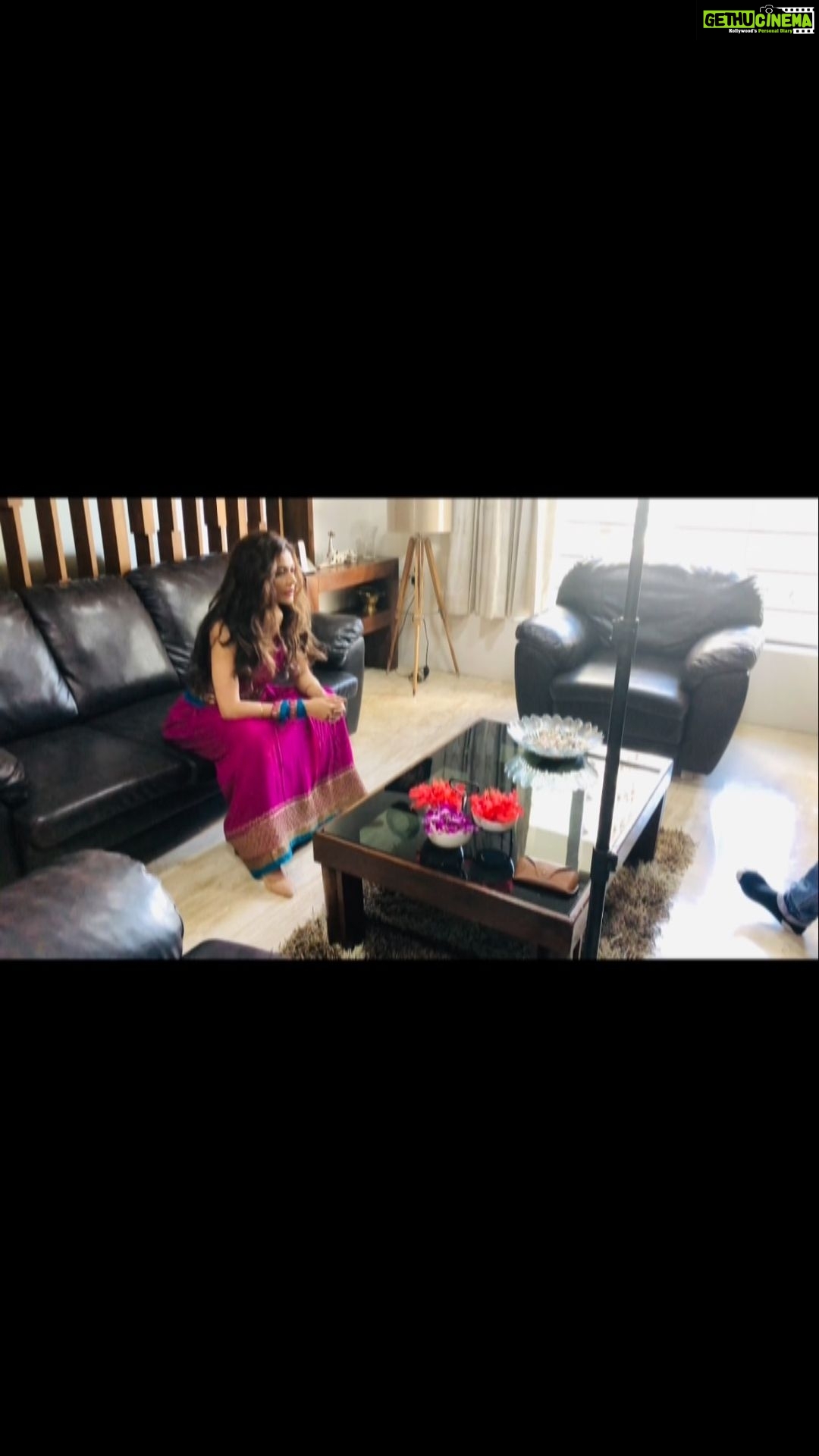 Payal Rohatgi Instagram - Karma says: If u feel like u are losing everything, remember that trees lose their leaves every year and still they stand tall. And wait for better days to come 🙏 - Payal Rohatgi #payalrohatgi #vocalforlocal