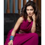 Payal Rohatgi Instagram - भारत की feminist को भारत में facism दिखाई देता जाता है परंतु यही feminist को म्यान्मार के अंदर हो रहे fascism के ऊपर बातचीत नहीं करनी।US के अंदर अगर एक coloured इंसान की मौत हो जाती है वहाँ के police द्वारा तो पूरी दुनिया उसके ऊपर चर्चा करनी है और Bharat के feminist तो मुद्दे को इतना बड़ा बना देते हैं जैसे के उनको बहुत ज़्यादा दुःख हुआ हो ये घटना से। अगर वो इतने ही सच्चे हैं तो उनको म्यान्मार के अंदर हो रहे अत्याचार से क्यों नहीं परेशानी हो रही क्योंकि यहाँ तो अनगिनत लोगों की जान जा रही है जो सरकार का विरोध कर रहे हैं। भारत के अंदर किसानों की आढ में, मुसलमानों की आढ में, सरकार का विरोध करती हुई feminist आज Myanmar के अंदर हो रहे अत्याचार पर कुछ नहीं बोल रही ये। हैं इनका दोगलापण 🙏 #PayalRohatgi #Repost @mandipmewadaphotography with @get_repost ・・・ "I want people to see the dress, but focus on the woman." Actress - @payalrohatgi