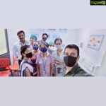 Payal Rohatgi Instagram - सबने सुना होगा कि कैसे social media पर बहुत सारी speculations है कि Asaram baapu निर्दोष हैं जिनके ऊपर आरोप था कि उन्होंने एक नाबालिग लड़की के साथ ग़लत व्यवहार किया। हाल में ही हमने देखा कि कैसे zomato delivery guy के ऊपर आरोप लगाया गया कि उसने एक महिला का नाक तोड़ा जबकि उस पुरुष का कहना था कि उसे वो महिला फँसा रही थी। आज मैं आपके साथ share करना चाहती हूँ #VishnuTiwari कि कहानी। Vishnu 20 साल से jail की काल कोठरी में थे और आज जब वो रिहा हुए तब Allahabad हाईकोर्ट में सुनवाई दी कि उन्हें एक फ़र्ज़ी case में फंसाकर उनके साथ ग़लत किया गया।उनके ऊपर इल्ज़ाम थे कि उन्होंने पाँच महीने की गर्भवती औरत का बलात्कार किया जबकि medical एग्जामिनेशन में पता चला के औरत के साथ उनके कोई भी शारीरिक संबंध का सबूत नहीं था।दोनों के बीच में ज़मीन का कोई मामला था जिसकी वजह से औरत ने इनके ऊपर बेबुनियाद और नक़ली इल्ज़ाम लगाए। शर्मनाक बात है के एक पुरुष को उसके पुरुष होने की वजह से बीस साल काल कोठरी में बिताने पड़े और इन बीस सालों में उनके माता-पिता और भाई का देहान्त हो गया।आज जब वो रिहा तो हो गए लेकिन उन्हें ये नहीं पता है कि वो अपना रोज़गार कैसे कमाया ??? इस प्रकार की क़ानूनी व्यवस्था जहाँ पर एक बेगुनाह आदमी को २० साल की सज़ा दे दी जाती है दिखाता है कि कहीं न कहीं यह क़ानूनी व्यवस्था में बदलाव लाने की आवश्यकता है। जब हम जैसे पढ़े लिखे लोग क़ानून के दाँव पेंच में फँस जाते हैं जहाँ पर मुझे भी jail जाना पड़ा 30 घंटों के लिए जब मैंने एक video बनाया जिस video से कोई भी सामाजिक दंगा नहीं हुआ परंतु ये आरोप लगाकर मुझे jail भेज दिया गया तो ग़रीब अनपढ़ इंसान के साथ तो बोहोत कुछ ग़लत हो सकता है। ये मद्देनज़र रखते हुए मैं चाहती हूँ की केंद्रीय सरकार National Commission of Men की माँग पूरी करे 🙏 #PayalRohatgi