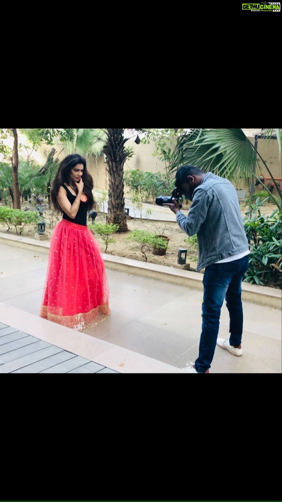 Payal Rohatgi Instagram - You are NOT stuck. You are learning. You are growing. You are preparing to bloom🥰 - Payal Rohatgi #payalrohatgi #vocalforlocal