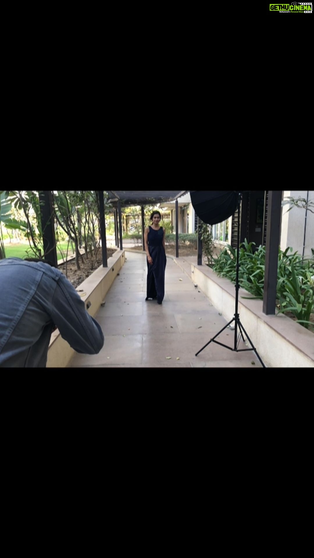 Payal Rohatgi Instagram - Once U Make A Decision, The Universe Conspires To Make It Happen ❤️ - Payal Rohatgi #payalrohatgi #vocalforlocal