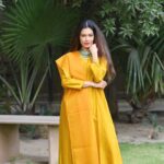Payal Rohatgi Instagram - मुझ पर आरोप है कि मैं बोत से ज़्यादा successful लोगों के ऊपर वीडियोस बनाती हूँ इस आरोप का मैं justification दे रही हूँ क्योंकि मुझे आदत है अपनी राय रखने का बहुत सारे मुद्दों के ऊपर जो मुद्दे मेरे साथ जुड़े हुए भी नहीं होते है परंतु ये मुद्दा तो मेरे साथ जुड़ा हुआ है इसलिए राय तो बनती है और राय ये हैं मुझसे ज़्यादा successful लोग अगर उस मुद्दे से जुड़े हुए हैं जो मुद्दा मेरे देश हित में नहीं जा रहा, धर्म के हित में नहीं जा रहा और मेरे अस्तित्व पर निशाना कर रहा है तो मैं उस मुद्दे के ऊपर मैं अपनी राय रखूंगी और अपनी सोच रखकर लोगों को जागृत करने का प्रयास करूँगी 🙏 Sushant मामले पर मेरी राय से बहुत सारे लोगों को तक़लीफ हुई परंतु ये बहुत सारे लोग वास्तविकता में sushant के दोस्त थे और उनकी चुप्पी से मुझे बोहोत ज़्यादा निराशा हुई इसलिए उन पर video मैंने बनाए। आशा करती हूँ trolls को मेरी भाषा समझ आ गई 🙏 सत्यमेव जयते 🙏 #payalrohatgi