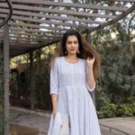 Payal Rohatgi Instagram - जो डॉक्टर होता है वो अपनी डिग्री की वजह से डॉक्टर बनता है मगर मैंने देखा है कि गुजरात के अंदर काफ़ी डॉक्टर समझते हैं कि उनसे उनकी QUALIFICATIONS नहीं पूछी जाएगी अगर वो मोदी जी के साथ फोटोग्राफ शेयर करेंगे। ये कहाँ का रवैया है ?? मोदी जी की फोटोग्राफ रखने का मतलब ये तो नहीं क्या आप professional नहीं होंगे अपने मरीज़ों के साथ ??? मोदी जी की तो फ़ोटोग्राफ़ नित्यानंद के साथ भी हैं, मोदी जी की फोटोग्राफ तो आसाराम के साथ भी है, मोदी जी की फोटोग्राफ तो दीप सिंधू के साथ भी है, मगर इसका मतलब ये नहीं कि वो लोगों को उनकी जो गलतियाँ हे उनके लिए सज़ा नहीं मिलती। मोदी जी हमारे देश के प्रधानमंत्री है तो उनकी फ़ोटो काफ़ी लोगों के साथ खींची गई होगी उनके जीवन क़र्म में क्योंकि एक मनुष्य अपने जीवन में अनगिनत लोगों को मिलता है और आज के social media के ज़माने में हर मुलाक़ात एक photo का ज़रिया बनती है तो Gujarat के मरीज़ों के लिए यह video है जो बहकाये जाते हैं Modi जी के फोटोग्राफ से Gujarat के doctors द्वारा क्योंकि ये कोई qualification certificate नहीं है Dr. बनने का। जनहित में ये video जारी किया गया है 🙏 #PayalRohatgi