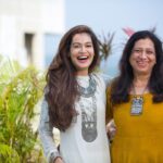 Payal Rohatgi Instagram - मैं कहना चाहती हूँ कि पायल जान बूझकर झूठ के साथ खड़ी नहीं रहती। मुझे लगता है ये जो IT टीम है जो मुझे निशाना बना रही है अगर वो भारत की प्रसिद्ध IT team है तो उसको मैं सिर्फ़ इतना ही कहना चाहती हूँ कि मेरे को email भेजे गए और emails में speculative इंफॉर्मेशन थी सुशांत सिंह राजपूत की मौत पर। आत्माहत्या नहीं बल्कि एक मर्डर है सुशांत का ऐसा काफ़ी emails ने सबूतों के साथ स्पष्ट किया।जब BJP की नेता रूपा गांगुली ने भी कहा कि कैसे सुशांत सिंह राजपूत के Instagram के followers बढ़ और घट रहे हैं और फिर सुब्रह्मण्यम स्वामी जी ने भी कहा कि उनको भी ऐसे emails आए हैं। उनके ऑफ़िस को शायद सारी इंफोर्मेशन share करी गयी तब उन्होंने भी सुशांत के क़त्ल के ऊपर CBI की माँग करी क्योंकि सब न्याय चाहते थे sushant के लिए। CBI अभी तक भारत की वरिष्ठ agency है और इसके ऊपर कोई official statement नहीं दी है और मुझे लगता है कि जो लोग कह रहे हैं कि मुझे पैसे मिले इसलिए मैं अपना statement बदल रही हूँ तो उनको मैं कहना चाहती हूँ कि मैं CBI से बड़ी नहीं हूँ और ना इनके पास कोई proof है ये बताने के लिए कि मुझे पैसे मिले हैं।जिन लोगों को sushant के नाम से dance class चालू करनी थी education trust चालू करना था सभी लोगों ने किया और सभी लोगों ने अपने अंदर की आवाज़ को सुनकर किया परंतु अगर जानबूझ के लोग subscribers की आड़ में झूठ फैलाएंगे के sushant के घर से 2 लाशें मिली जो सरासर एक मनघड़ंत कहानी थे और उन लोगों का Twitter या facebook या YouTube के subscribers बढ़ते ही जा रहे हैं क्योंकि उन्होंने अभी तक अपने इस छूट को correct नहीं किया तो मैं सिर्फ़ इतना कहना कि सबको अपने अंदर की आवाज़ सुनाई देती है और अगर जानबूझ कर वो झूठ ke साथ खड़े रहना चाहते हैं तो ये उनकी सोच है मगर मैं झूट के साथ नहीं खड़ी नहीं रहूंगी। Rhea के साथ अगर मेरा बर्ताव थोड़ा कठोर था तो वो इस आधार पर था कि वो sushant को drugs दे रही थी जबकि उसे पता था कि sushant मानसिक तनाव से गुज़र रहा है जो एक ग़लत क़र्म था मगर अभी तक कोई भी police उसे abetment to suicide के आरोपों पर गिरफ़्तार नहीं कर पा रही है।तो ये देख मैं इतना कहना चाहती हूँ सत्यमेव जयते जो सच है वो बाहर आए चाहे कितना भी कडवा कठोर कठिन क्यों ना हो 🙏 #payalrohatgi