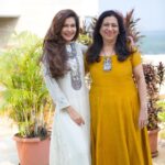 Payal Rohatgi Instagram - मैंने कुछ दिन पहले एक वीडियो बनाया था #NikhilTaneja करके कोई निर्देशक के ऊपर क्योंकि उसका मैंने ट्वीट देखा था जिसमें वो कंगना को निशाना बना रहा था क्योंकि उसे लगता था कि कंगना ग़लत है और Greta और Rihanna सही क्योंकि वो अंतरराष्ट्रीय सेलिब्रिटीज़ है किसान आंदोलन के ऊपर। परंतु अब इतने सारे दिन बीत गए सबको पता चल गया कि Greta ने कैसे एक टूलकिट शेयर किया अपने ट्विटर पर और उस टूलकिट में इंफॉर्मेशन थी कि कैसे आतंक करना है भारत के कोने कोने में किसान आन्दोलन के नाम पर। Delhi police ने 21 वर्षीय #DishaRavi को गिरफ़्तार भी किया उस मामले में क्योंकि वो Greta के संपर्क में थी। अब भी अगर Nikhil Taneja जैसे Yashraj से जुड़े हुए निर्देशक जो एक तरफ़ मानसिक स्वास्थ्य के ऊपर बात करके publicity पाते हैं और दूसरी तरफ़ ऐसे जानबूझ के ग़लत अफ़वाह फैलाएंगे किसान आंदोलन के नाम पर तो मुझे लगता है कि ये उनका FAME पाने का तरीक़ा है 🤣 बेचारे को मेरी बात हज़म नहीं हुई क्योंकि अगर मेरी बात की कोई अहमियत नहीं थी क्योंकि मेरे followers कम है तो उसको मेरे screenshot को tweet करने की आवश्यकता नहीं थी 😉 उसके चमचे को मेरे team द्वारा मेरे नाम के hashtag पर भी टिप्पणी करने की आवश्यकता नहीं थी वो चमचा जो Hrithik Roshan का हमशक्ल है क्योंकि उसे लगता है कि वो असली है जबकि पूरी दुनिया को पता चल गया है कि #SachinTendulkar, #LataMangeshkar, #ViratKohli जैसे प्रसिद्ध भारतीय लोग भी किसान आंदोलन के ख़िलाफ़ है परंतु Hrithik Roshan के हमशक्ल को और Yashraj के B grade director को इन भारतीय लोगों पर भी विश्वास नहीं है क्योंकि इनको Modi विरोधी agenda फैलाकर अपनी rozi roti कमानी है। ये Nakul Mehta तो एक B grade hindu है क्योंकि हाल में ही पिता बनने वाला Nakul ने अपने बेटे का नाम Sufi रखा है क्योंकि इसको लगता है कि ऐसे hinduphobia फैलाएगा तो ज़रूर आगे जाके इसको bollywood में A grade फ़िल्में मिलेगी 🙄 इसे अपने बच्चे का नाम Ram या Krishna नहीं रखना था बल्कि Sufi रखना था तो इसे हम सिर्फ़ इतना ही कहना चाहते हैं कि इज़्ज़त से धर्म परिवर्तन करके कम से कम एक धर्म की तरफ़ तो वफ़ादारी रखो 🙄 #payalrohatgi