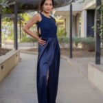 Payal Rohatgi Instagram - आज मैं आपके साथ बात करती हूँ कि कैसे bollywood का एक couple मुझे प्रेरित करता है और वो couple है Akshay Kumar और Twinkle Khanna का।आप सबको पता है कि पूर्व में मैंने काफ़ी videos बनाए हैं जहाँ पर मैंने दोनों को निशाना बनाया है उन मुद्दों पर मुझे लगा दोनों ने ग़लत किया जबकि मेरी कोई निजी दुश्मनी नहीं है दोनो के साथ।मैं उनको निशाना बनाने पर मजबूर हुई क्योंकि मुझे लगा उनका रवैया उस मुद्दे पर ग़लत था। परंतु आज जब मैं बात करती हूँ अभिव्यक्ति की आज़ादी की तो एक couple, एक jodi जिसमें मुझे ये बात छलक आती है वो है Akshay Kumar और Twinkle Khanna।Twinkle Khanna को अगर लगा के पुरुष पुरुष प्रधान समाज की सोच की वजह से Rhea Chakraborty को jail हुई परंतु दूसरी ओर CBI जो Bharat की वरिष्ठ agency है वो अभी तक ये साबित नहीं कर पाई की Riya ने सुशान्त को आत्महत्या करने पर मजबूर किया या फिर सुशांत का क़त्ल हुआ ??? यह साबित करता है के कहीं न कहीं Twinkle Khanna की सोच को हमें सोचना पड़ेगा और दूसरी ओर हर कहानी के दो पहलू होते हैं और वो सारे पहलुओं को समझने के बाद अगर हम अपनी राय बदलते हैं और सही के साथ खड़े रहने का प्रयास करते हैं तो वो एक अच्छे व्यक्ति की निशानी है🙏 ग़लत के साथ खड़े रहना क्योंकि वो हमने कहा है और अहंकार की वजह से सच का साथ न देना एक ग़लत इंसान की निशानी है जो मैं नहीं मानती कि मैं हूँ। इसलिए मुझे लगता है कि अगर Akshay Kumar कहते हैं कि उन्हें गौमूत्र पीना अच्छा लगता है और उनकी बीवी को इससे सहमति नहीं भी है तो ये उन दोनों की निजी सोच है।परंतु दोनों अपनी निजी सोच समाज के सामने रख सकते हैं और साथ में रह सकते हैं ख़ुशाली के साथ। ये देखकर मुझे inspiring jodi मैं इनका नाम सही लगता है और मैं चाहती हूँ कि मैं और संग्राम जी जो काफ़ी वर्षों से एक दूसरे के साथ है मगर शादी के पवित्र बंधन में नहीं बंधे हैं क्योंकि हम दोनों की सोच अलग है परंतु हम दोनों साथ में ही रहना चाहते हैं।क्यूँकि अभी तक एक नतीजे पर नहीं पहुँचे कि कब हमें शादी करनी चाहिए ये दर्शाता है कि हम भी कहीं न कहीं आगे जाके एक दूसरे की जो पहचान है उसे हर वक़्त क़ायम रखें जैसे Akshay Kumar और Twinkle Khanna रखते हैं और साथ भी रहते हैं क्योंकि यही सही मायने में एक अभिव्यक्ति की आज़ादी होगी महिला और पुरुष के बीच में । #payalrohatgi #Repost @sattvikafashions with @get_repost ・・・ Today we are very happy to showcase this beautiful evening gown worn by @payalrohatgi.