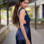 Payal Rohatgi Instagram - बहुत सारे बुद्धिजीवी लोग ये प्रयास करने में लगे हुए हैं कि कैसे पायल को नफ़रत फैलाने वाली महिला का ख़िताब दें क्योंकि पायल या तो एक कॉम के अंदर होने वाले अत्याचार के ऊपर बातचीत करती है या तो कोई दूसरे कॉम द्वारा किए गए अत्याचारों के ऊपर बातचीत करती है। ना पायल मुसलमानों के ख़िलाफ़ है ना पायल सिखों के ख़िलाफ़ है ।पायल कोशिश करती है कि वह ग़लत के ख़िलाफ़ खड़ी रहे। अगर पायल बोलती है कि उसने किधर पढ़ा के Islamists लोगों ने ऐलान किया है कि मारवाड़ी लोगों को तमिलनाडु से निकालना है या उन्होंने केरल में ओमकारण का उपचारण करने वालों का बहिष्कार करने को कहा है तो फिर ये ग़लत है और इसके ऊपर आवाज़ उठानी ज़रूरी है।दूसरी ओर अगर आयशा आरिफ़ ख़ान आत्म हत्या करती है तो पायल उसके लिए भी खड़ी रहती है क्योंकि उस औरत को अगर उसका शौहर प्यार नहीं करता था और उससे dowry माँगता था जो dowry को बुद्धिजीवी लोगों सनातन धर्म से जोड़ते हैं। फिर आज ये दर्दनाक मौत ke ऊपर क्यों नहीं आवाज़ उठाते है क्योंकि यहाँ पर भी एक जवान लड़की ने अपनी जान दे दी इस कुकर्म की वजह से। पायल चाहती है कि Ayesha को न्याय मिले क्योंकि Ayesha के ख्वाबों को ख़त्म करने का उसके पति को कोई हक़ नहीं था वो लड़की ने अपनी उम्र भी नहीं जी और उसे ऐसा एहसास कराना कि वो जीने लायक नहीं है यह एक भयानक क़र्म था।आत्माहत्या करने से पहले Arif को phone किया था Ayesha ने और उसने उसके साथ और भी ग़लत ग़लत बर्ताव किया जिसकी वजह से आज Ayesha हमारे बीच में नहीं है। मुझे लगता है Ayesha को न्याय मिले और muslim क़ौम के अंदर जितनी भी महिला dowry का शिकार होती है उनके पति को जेल की सलाख़ें 🙏 #payalrohatgi