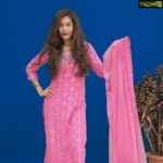 Payal Rohatgi Instagram - 26 फ़रवरी को Bharat के अंदर stock market गिरा क्योंकि US ने airstrike किया Syria के ऊपर और ये ख़बर भी बाहर निकली की कैसे Saudi का Crown Prince ने एक पत्रकार #JamalKashoggi को मारने का आदेश दिया था। अब जो stock market होता है वो लोगों के भावनाओ पर चलता है।ऐसी ख़बरें जब आती है तब ये ख़बरों के अनुसार stock market गिरता या उठता है। मैं सिर्फ़ इतना कहना चाहती हूँ कि जहाँ भी ग़लत होता है उस ग़लत के ख़िलाफ़ आवाज़ उठानी चाहिए जैसे NCP के नेता #SharadPawar ने कहा था कि Rihanna को हक़ है Bharat के किसानों के ऊपर बोलने का वैसे हमें भी हक़ है Saudi Crown Prince के इस हत्या के आदेश के ऊपर अपनी राय देने का और US के military attack पर भी अपनी राय देने का। साथ में इतना ही कहना है की अगर Bharat ke अंदर भी कुछ ग़लत हो रहा है जैसे कि Kerela के अंदर Om का उच्चारण करने पर रोक लगायी जा रही है क्योंकि ये Islam धर्म का हिस्सा नहीं है और ऐसी ख़बर TimesNow चला रहा है तो फिर इसके ऊपर भी आवाज़ उठाना हमारा कर्तव्य बनता है।अगर मैं इसके ऊपर आवाज़ उठाती हूँ तो इसका मतलब ये नहीं कि मैं एक क़ौम के ख़िलाफ़ हूँ। मैं कोशिश करती हूँ कि मैं ग़लत के ख़िलाफ़ रहूँ ना कि किसी क़ौम के ख़िलाफ़ जो एक fake narrative है जिसका प्रचार किया जा रहा है 🙏 #payalrohatgi