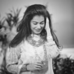 Payal Rohatgi Instagram - क्या आप कोई #NikhilTaneja को जानते हैं मैं तो नहीं जानती थी परंतु किसान आंदोलन द्वारा उसका एक ट्वीट मेरी नज़र में आया तब मैंने समझा के भैया ये इंसान भी बेरोज़गार हैं और काम की तलाश में मोदी सरकार द्वारा पास किये गए बिल का विरोध करके शायद उसे काम मिल जाए 😜 इसका Wikipedia check करने पर पता चलता है कि इसने Yashraj Films के digital माध्यम में काफ़ी काम किया है परंतु इसका नाम नहीं सुना था मैंने और ये एक youth media organisation #Yuva का CEO भी है जो नौजवानों में बढ़ती हुई depression ke ऊपर चर्चा करते हैं। अब उसका tweet तो काफ़ी पुराना था शायद इतने दिनों के बाद Nikhil को पता चल गया होगा कि Greta, Rihanna में कितनी बुद्धि है और अगर अभी तक उसे पता नहीं चला तो मुझे लगता है ये मानसिक तनाव से वो गुज़र रहा है क्योंकि उसे समझ नहीं पड़ता कि सच क्या है और उसके दिमाग़ का भ्रम क्या है जहाँ पर वो kisaan आंदोलन का समर्थन कर रहा था 🤪 #PayalRohatgi