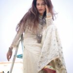 Payal Rohatgi Instagram - मैंने अभी तक #SandeepNahar के ऊपर बातचीत नहीं करी जिनका देहान्त एक हफ़्ते पहले हुआ आत्महत्या द्वारा क्योंकि मैं उनको नहीं जानती थी। कुछ media wale ये कह रहे हैं कि Sushant Singh Rajput ke ऊपर बहुत लोगों ने अपनी राय दी तो उन media वालों को इतना कहना है कि Sushant Singh Rajput एक superstar थे। उन्होंने television में भी अच्छा काम किया था और फ़िल्मों में भी अच्छा काम किया था जिसकी वजह से सब लोग उन्हें जानते थे। उनकी अकस्मित मौत से बहुत लोग दुखी हुए और जब उनको पता चला कि bollywood की राजनीति की वजह से उन्होंने आत्महत्या करी तो सबने अपने अपने किससे लोगों के सामने रखने शुरू किए जो उन्होंने bollywood में experience किये थे। अब Sandeep Nahar की मौत के बाद कोई IT cell ने Sunny के नक़ली fan accounts नहीं बनाए जैसे Sushant Singh Rajput के निधन के बाद बनाए गए क्योंकि शायद Bihar कि elections जीतनी थी। Sandeep की मृत्यु पर उन media वालों ने आवाज़ उठायी जो media wale ज़िम्मेदार थे sushant का नाम disha के देहांत में घसीटने के लिए, जिन्होंने sushant को निशाना बनाया भी #MeToo movement दौरान। वो media वालों ने Sandeep की मौत के बाद भी उनके नाम की ख़बर चलायी परन्तु hype इतना नहीं हुआ क्यों क्योंकि किसी IT cell ने Sandeep Nahar को trend नहीं करवाया और Sandeep Nahar sushant Singh rajput जितने लोकप्रिय नहीं थे 🙏 मुंबई police ने इस वक़्त सावधानी बरती और Sandeep की मृत्यु को आत्महत्या अभी तक घोषित नहीं किया है जब तक उनको postmortem की report नहीं मिलती और उन्होंने case दर्ज किया है abetment to suicide का बीवी और Sandeep की सास ke ऊपर क्योंकि Sandeep ने अपने suicide note में अपनी बीवी ke साथ बिगड़ते हुए रिश्तों के ऊपर भी बात करी थी।अब समय बताएगा कि सच क्या है, कौन कितना ज़िम्मेदार है मगर Sandeep की बीवी Rhea की तरह Sandeep को drugs नहीं देती थी।हर घर में लड़ाई होती है पति पत्नी के बीच में परंतु पुरुषों को समझना चाहिए जो bollywood में काम करना चाहते हैं कि उन्हें कठिन होना पड़ेगा bollywood में शोहरत पाने ke लिए क्योंकि bollywood आसानी से किसी को star नहीं बनाता🙏 #payalrohatgi