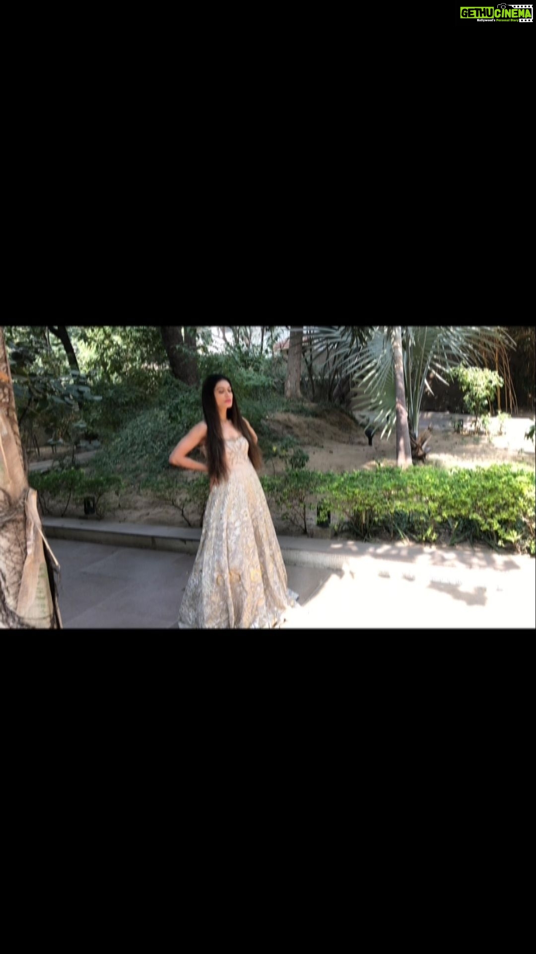 Payal Rohatgi Instagram - Dreams don't work unless U do.... Do your karma..... - Payal Rohatgi #karma #payalrohatgi #vocalforlocal