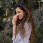 Payal Rohatgi Instagram - आप सब देख रहे हैं मेरे ख़िलाफ़ एक Fake Narrative बुना जा रहा है जहाँ पर मेरे को ऐसा सोचने पर मजबूर करवाने का प्रयास किया जा रहा है कि मेरे subscribers इसलिए जा रहे हैं क्योंकि मैं अब सुशांत सिंह राजपूत के ख़िलाफ़ बोल रही हूँ जो ग़लत है। मैं आज भी कहती हूँ कि उनकी मौत एक खून थी, षड्यंत्र था बहुत लोगों द्वारा परंतु उसने अपनी जान शायद ख़ुद अपने हाथों से ली क्योंकि उसे मारने के लिए कोई उसके घर नहीं गया।ऐसे situations पैदा किए गए की वो अपनी जान ले ले। साथ में नक़ली किसान accounts द्वारा मेरे ऊपर attack करवाना ये साबित करने के लिए कि मेरी सोच किसानों के ख़िलाफ़ है ये सिर्फ़ ये बताती है कि कोई IT agency है जो ये सब कर रही है। परंतु उसका ये करना बेबुनियाद है क्योंकि ये चाल मैं समझ चुकी हूँ। Trolls को मुझे सिर्फ़ इतना ही कहना है कि जैसे आप मुझे JOBLESS कहते हैं तो मेरे पास समय होने के कारण मैं videos बनाती हूँ। अब इस platform ke ऊपर जिसका नाम है YouTube 😹 मेरे पास आधार card है इसलिए मेरा YouTube verified हो गया। परंतु ये जो Trolls होते हैं ये तो YouTube channel भी नहीं बना सकते क्योंकि इनका आधार card भी नहीं होता 😈 उन्हें मुझे सिर्फ़ इतना कहना है कि जिनका कोई वजूद नहीं वो मेरे वजूद को क्या ख़त्म करेंगे अपने attack से 🤪 परंतु मैं लड़ूँगी अपने सच के लिए क्यूँकि यह मेरा जीवन है और किसिको हक़ नहीं दिया मैंने मेरी कहानी लिखने के लिए सिवाय भगवान के 🙏 #payalrohatgi