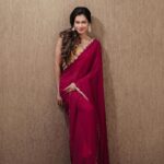 Payal Rohatgi Instagram - आज हम बात करते हैं भारतीय मुसलमान क्रिकेटर #IrfanPathan के बारे में है क्योंकि ये भी अपनी राय रखते हैं काफ़ी मुद्दों के ऊपर मगर जब इनकी राय ग़लत साबित होती है तो उस राय को वापस नहीं लेते है ये मुझे अच्छा नहीं लगा।भारत के अंदर सभी को स्वतंत्रता है अपनी राय देने की। विदेशी लोग जो आज कल भारत के मुद्दों में अपनी राय देते हैं वो भी दे सकते हैं क्योंकि किसी को भी राय देने से रोका नहीं जा सकता परंतु जब वो अपनी राय देते हैं उसके बाद अगर उनकी राय ग़लत साबित होती है तो क्या उनका duty नहीं बनता अपनी राय को वापस लेने का ?? ये मेरा सवाल सभी से हैं ??? जानबूझ के ग़लत के साथ खड़े रहना क्योंकि आपने पहले ग़लत का समर्थन किया है ये कहा कि समझदारी है ??? #IrfanPathan तुमने CAA दंगों में छात्रों का समर्थन किया था क्योंकि शायद उन्हें भी लगा कि भारतीय मुसलमानों की नागरिकता ये क़ानून से छीनने वाली है। आज एक साल हो गया कोई भी भारतीय मुसलमान की नागरिकता नहीं छीनी गई और सबको ये क़ानून समझ भी पड़ गया। उसके बावजूद इसके ऊपर कुछ नहीं कहा की पहले ग़लत का समर्थन किया था क्योंकि वो छात्र नहीं थे छात्र के भेष में देश विरोधी Agenda चलाने वाले JNU ke activist थे।और अभी उनको पता चल जाना चाहिए कि George Floyd ke मुद्दे ke ऊपर राय देना एक अलग बात है और जानबूझ के भारत के किसानों को भड़काना भारत के ख़िलाफ़ अंतरराष्ट्रीय सेलिब्रिटीज़ द्वारा इन दोनों में फ़र्क है। Irfan आप भारतीय है आपको पता होना चाहिए भारत में क्या हुआ गणतंत्र दिवस पर इतना ही कहना है। मैंने भी काफ़ी मुद्दों के ऊपर अपनी राय रखने का प्रयास किया है और अगर मेरी राय कुछ समय बाद facts के आधार पर बदलती है तो मैं उसे बदल देती हूँ। मैं अड़ियल की तरह अपनी बात पर खड़ी नहीं रहती जब वो बात मुझे सही नहीं लगती कुछ समय के बाद।अहेंकर की वजह से अपनी बात पर खड़े रहना ग़लत है, सही का साथ देना आवश्यक है क्योंकि हम इंसान हैं हम कभी गलती से ग़लत के साथ खड़े हो सकते हैं। जानबूझकर ग़लत ke साथ खड़े रहना अहंकार की वजह से ये मैं पसंद नहीं करती। इतना ही कहना है #IrfanPathan से कि जैसे आप अपनी राय देते हैं वैसे हमारी राय भी सुन लीजिए कि हम समझते हैं कि आप अपनी पत्नी को एक penguin की तरह रखते हैं क्योंकि शायद ये आपकी कट्टर सोच है कि औरत को ऐसे वेशभूषा पहनने चाहिए 🙏 #payalrohatgi