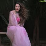 Payal Rohatgi Instagram - आज बात करते हैं राखी सावंत कि अक़्ल वाली और सनी लियोन के porn को मात देने वाली cocktail के बारे में और वो है अमेरिकन सिंगर #Rihanna जिसका ५ साल में एक गाना भी रिलीज़ नहीं हुआ।ये औरत अब सुर्ख़ीयों में आने के लिए भारत के किसान के ऊपर टिप्पणी कर रही है और इसका ये ट्वीट देख कर देसी पंजाबी बंदर दलजीत दोसांझ उछाल उछाल के कंगना को उसकी औक़ात दिखाना चाहता है 🙄 तो मैं सिर्फ़ इतना ही कहना चाहती हूँ इस देसी बंदर को की भैया तू तो भेहरा भी है और अंधा भी सिर्फ़ बकता रहता है और वो भी सोचे समझे बिना। हरेक भारतीयों ने अपनी आँखों से देखा क्या हुआ गणतंत्र दिवस पर उसके बावजूद अगर वो किसानों की आड़ में इन पंजाबी सेलिब्रिटीज़ का ड्रामा सहन कर रहे हैं तो कहीं न कहीं वो खालिस्तानी सोच को बढ़ावा देते हैं और रही बात रिहाना की वो हर वक़्त सुर्ख़ीयों में आने के लिए लोगों की धार्मिक भावनाओं से खेलती है बैलेंस टाइम के ऊपर कभी बोलती है कभी 1 इस्लामिक गाने को अपने lingerie show में play करती है। इस गायक ke tweet से Diljit जैसे bandar ख़ुद अपने आप को एक्सपोज कर रहे हैं। #payalrohatgi
