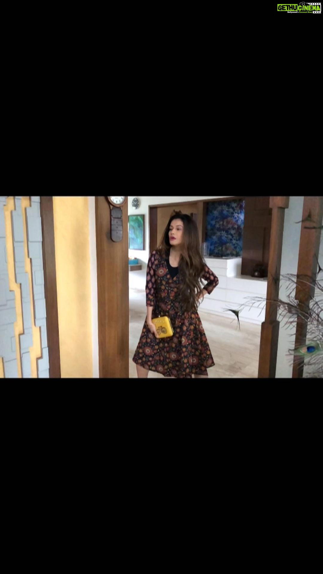 Payal Rohatgi Instagram - Life is a balance between holding on and letting go....... Payal Rohatgi #payalrohatgi #vocalforlocal