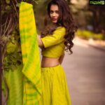 Payal Rohatgi Instagram – #पायलरोहतगी का ट्विटर अकाउंट सस्पेंड हो गया मगर ट्विटर ने यही कहा के पायल नफ़रत फैलाती है या कुछ vague कारण देकर उसका ट्विटर अकाउंट सस्पेंड कर दिया क्योंकि पायल रोहतगी भारत की प्रधानमंत्री नहीं थी 🤣 

मगर आज की तारीख़ में ट्विटर ने जो कारण दिया है US के 45th प्रेसिडेंट #डोनल्डट्रंप के ट्विटर अकाउंट को सस्पेंड करने के लिए वो काफ़ी हास्यजनक है। ट्विटर ने डॉनल्ड के 2 ट्वीट्स को मद्देनज़र रखते हुए उनका अकाउंट सस्पेंड कर दिया ये यह कहकर कि ये ट्वीट्स ओर आतंक कर सकते है जैसे हुआ था Jan 6th 2021 को US Capitol में। तो Twitter को इतना ही कहना है कि ये आपने जिस प्रकार से Donald Trump ke tweets का मतलब निकाला है वो एक तरह से आपकी नफ़रत दिखा रहा है Donald ke प्रति। Donald Trump अपनी राय रख सकते हैं, अपने समर्थकों को राष्ट्रवाद कह सकते हैं, मगर कहीं भी उन्होंने लोगों को आतंक फैलाने के लिए नहीं कहा।आतंक जो हुआ है उसके ज़िम्मेदार उस जगह के क़ानून व्यवस्था करने वाले लोग होने चाहिए। 

अमेरिका लोकतंत्र का सबसे बड़ा उदाहरण है और अमेरिका में Twitter जैसा platform वहाँ के President का account suspend कर दे क्योंकि उन्हें उनकी अभिव्यक्ति की आज़ादी से सहमति नहीं हे तो ये एक ग़लत फ़ैसला है जिससे मैं निंदनीय मानती हूँ। Donald Trump चाहे जैसे भी है वो लोकतंत्र तरीक़े से अमेरिका के President बने थे ४ साल पहले और आज की तारीख़ में अगर वो मानते हैं के उनको कोई फ्रॉड की वजह से हटवाया गया तो उन्हें अपनी राय रखने का हक़ है। कोई सबूत नहीं है अभी तक के जिन लोगों ने आतंक फैलाया US कैपिटॉल में वो असल में ही Trump के भेजे गए सपोर्टर्स थे या कोई ओर जो सपोर्टर्स बनने का ड्रामा कर रहे थे।

Twitter को ज़रूरत से ज़्यादा अहमियत दी जा रही है और मुझे लगता है कि उसे पूरे Bharath ke अंदर ही नहीं पूरे विश्व में इतना तवजूव नहीं देना चाहिए।

#payalrohatgi