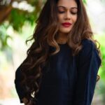 Payal Rohatgi Instagram - आज हम बात करते हैं कि कैसे एक झूठ को सौ बार बोलने से वो झूट सच नहीं हो जाता और सत्य परेशान हो सकता है पराजित नहीं। ये कह कर मैं बात करना चाहती हूँ हमारे आदरणीय प्रधानमंत्री Shri Narendra Modi जी के सत्ता में आने के बाद होने वाले षड्यंत्रों का सबसे पहला उदाहरण है जब Article 370 निकला। तब bollywood वालों ne ये ग़लत विचारधारा फैलायी के kashmiri मुसलमानों ke ऊपर अत्याचार हो रहा है और kashmir में खून की नदियां बह रही है और अब उसमें से ही कुछ अभिनेत्रियां kashmir में जाके अपने honeymoon को मनाकर kashmir की फोटोग्राफ tweet कर रही है 🤣 इनका अजेंडा सिर्फ़ news में आना है, इनको ना मुसलमानों से कुछ लेना देना, ना देश से लेना देना, इनको सिर्फ़ news में aana है 😹😹 अब जब #CAA कानूनों pass हुआ तब हम सबने देखा कि कैसे Bharat ke मुसलमानों को Bharath ke ख़िलाफ़ भड़काया गया और कहा गया कि भारतीय मुसलमानों की नागरिकता छीनने वाली है जबकि अब एक साल हो चुका है किसी भी मुस्लिम की नागरिकता नहीं छीनी गई जो bharatiya था। उसके बाद मैं बात करना चाहती हूँ Sushant Singh Rajput ke निधन के बारे में। उनके निधन के बारे में ये कहना चाहती हूँ के उस से बोहोत लोगों को दुःख हुआ और उन बोहोत लोगों में मैं भी थी। उनकी मृत्यु ke बाद बोहोत सारी कहानियाँ public platform पर थी के कोई Party में उनकी लड़ाई हुई थी जिसकी वजह से उनकी मौत हुई साथ में उनके secretary ke बलात्कार की ख़बरें भी social media प्लैटफॉर्म्स पर थी। इन सभी ख़बरों पर BJP ke नेताओं ने अपना मोहर भी लगाया परन्तु मैंने अभी तक इन ख़बरों पर यक़ीन नहीं किया क्योंकि मुझे इसका कोई सबूत public platform पर नहीं दिखाई दिया गया। #payalrohatgi