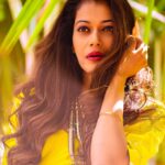 Payal Rohatgi Instagram - आज बात करते हैं so called अभिनेत्री #RichaChadda के बारे में जो हाल में ही सुर्ख़ीयों में थी क्योंकि उसके ऊपर दूसरी अभिनेत्री #PayalGhosh ने आरोप लगाया था कि वो sexual favour देती है काम के बदले और ये उसने बोला क्योंकि जब वो #AnuragKashyap के पास गई थी काम माँगने के लिए तब ऐसा वो कह रही थी की अनुराग ने उसे कहा। परंतु इस मामले के ऊपर ऋचा ने केस दर्ज किया कोर्ट में और केस आज की तारीख़ में रद्द हो चुका है क्योंकि दोनों अभिनेत्रियों ke बीच में कोई प्रकार की सुला हुई है मगर ये कह कर सिर्फ़ इतना कहना है कि जो औरत अपने आप को mahila की rights के लिए लड़ने wali Feminist का ख़िताब देती है वो औरत अब काम कर रही है अपने आने wali film में director #SubhashKapoor के साथ जिसका तो video भी public domain हैं जहाँ हम देख सकते हैं के Geetika डिरेक्टर Subhash को उसकी पत्नी ke सामने confront कर रही है उसके व्यवहार के बारे में। ये झूठ नहीं सच है ke Subhash का व्यवहार गितिका के साथ सही नहीं था । किस हद तक सही नहीं था ये तो police कार्रवाही बताती है परंतु सही नहीं था क्योंकि geetika ने डिरेक्टर को उसकी बीवी ke सामने का confront kiya और डिरेक्टर ने क़बूल भी किया था। अब वो ही डिरेक्टर ke साथ ये Richa काम कर रही है जो तिलमिला उठी थी जब उसका नाम Anurag ke साथ जोड़ा गया था Payal Ghosh द्वारा और Richa जो औरतों के हक़ के लिए लड़ती है वो औरतों का शोषण करने वाले डिरेक्टर ke साथ kaam कर रही है अपनी रोज़ी रोटी ke लिए🙏 #payalrohatgi