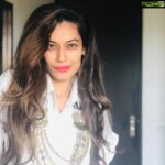 Payal Rohatgi Instagram – सभी को 2021 की बधाइयाँ ये साल 2020 से बेहतर हो यही आशा करती हूँ सभी के लिए। Coronavirus pandemic से poori दुनिया लड़ी पिछले साल और हमने बोहोत लोगों की जान जाते हुए देखा चाहे वो bollywood से जुड़े हुए सितारे हो या army जवान। सभी की आत्मा को शांति मिले। मैंने निजी तौर पर दुख महसूस kiya जब Sushant Singh Rajput का निधन हुआ काफ़ी महीने उनको न्याय मिले उसके लिए आवाज़ उठायी। अभी CBI का बयान आया है Subramaniam Swamy जी को कि वो अभी भी Sushant Singh Rajput की मौत का investigation कर रहे है और कोई नतीजे पर नहीं पहुँचे। इतना ही कहना है मेरे लिए sushant की मौत हरदम एक खून रहेगा क्योंकि वो एक उभरता हुआ सितारा था जो bollywood की राजनीति को नहीं समझ पाया। 

हमने देखा कैसे किसानों को बेवक़ूफ़ बनाया गया पहले पंजाब के stars द्वारा और अब इसमें Kerala के chief minister भी शामिल हो गए हैं। kisaan bill को रद्द करके ये बताने का प्रयास करके के ये bill किसानों ke लिए नहीं अच्छा वो Kerela जो एक सत प्रतिशत पढ़ा लिखाव state माना जाता है उसका chief minister ये अपनी assembly में करता है ये देख कर यही साबित hota हे ke kisaan आंदोलन ke पीछे बोहोत बड़ी Rajneeti है। 

हमने देखा कि bollywood के अंदर Sonam Kapoor से बड़ी बेवकूफ़ कोई नहीं है वैसे अब उनका ख़िताब hollywood में Gal Gadot छिनने आ गई है जो एक प्रसिद्ध अभिनेत्री है वहाँ की और super woman का किरदार खेला है अपनी एक film में और अब व्यक्तित्व तौर से अपने 2020 के superwoman के नाम लिए अपने social media पर। मगर उसमें नाम #BilkisBano daadi का था जो Shaheen Baug protest का चेहरा बन गई थी जो Bharath में delhi में हुआ था। इस अभिनेत्री को ये भी नहीं पता था की daadi किस आंदोलन का हिस्सा थी क्योंकि इसने अपने post में लिखा के दादी equality ke मुद्दे पर आवाज़ उठा रही थी जबकि daadi आवाज़ उठा रही थी सी एक क़ानून pass होने पर😹

तो WhatsApp से कौन कैसे इंफॉर्मेशन download करता है उससे भी सामने वाले का IQ समज पड़ जाता है या तो इसकी PR ये post करती हैं या तो यह मंद बुद्धि औरत ऐसे ही इंफॉर्मेशन upload कर दी WhatsApp forward द्वारा जो उसे भेजा गया इंफॉर्मेशन check करे बिना 🤪🤪🤪 और हमें वोट सब for world university का ग्रैजुएट कहा जाता है 😉

जाते जाते 2020 सिखाकर गया कि कितना ज़्यादा अहमियत देनी चाहिए अपने परिवार के सदस्यों को, अपने स्वास्थ्य को, और अपने जीवन को 🙏 #payalrohatgi